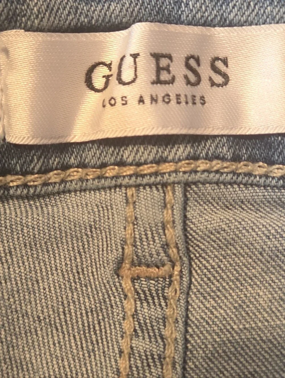 MINT CONDITION!! GUESS Distressed Denim Cut Off Shorts Size 30 Light Wash w/Logo